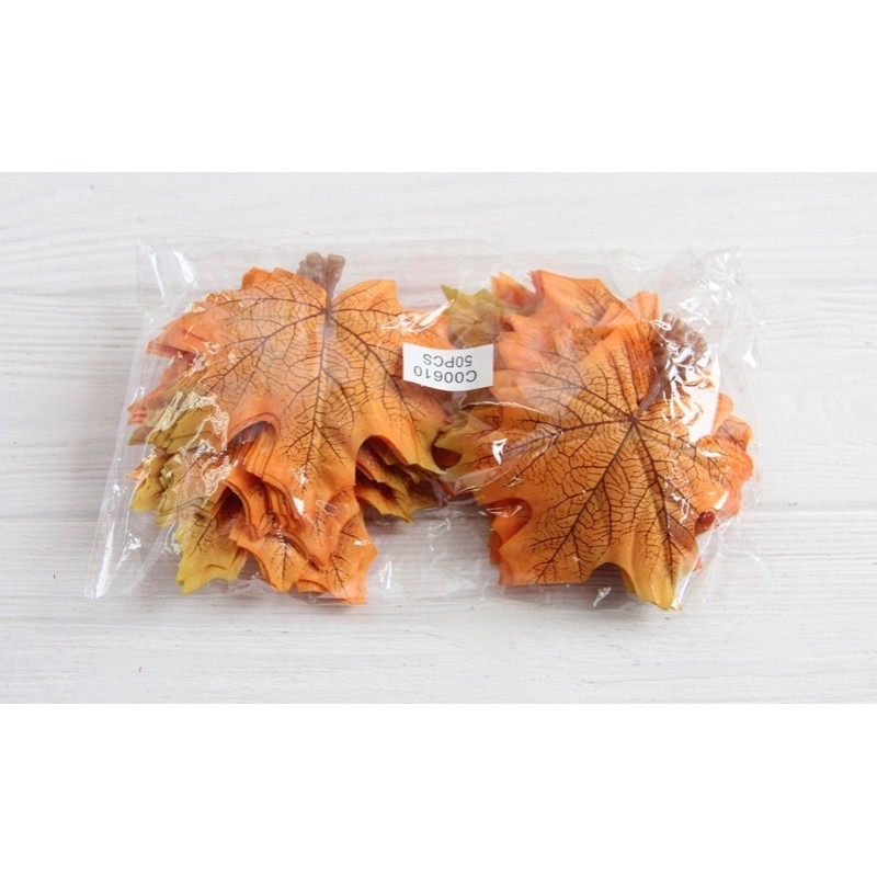 Листя клена "З хвостиком" маленькі, жовтогарячі 50 шт.