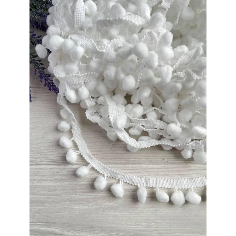 Тесьма с помпонами " 15001 " белая  18 метров
