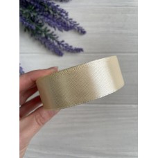 Лента атласная 2,5 см  рулон   32,5 метра  бежевая