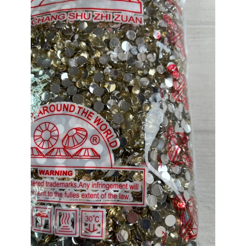 Стразы  5 мм ,  бежевые           30 000 шт