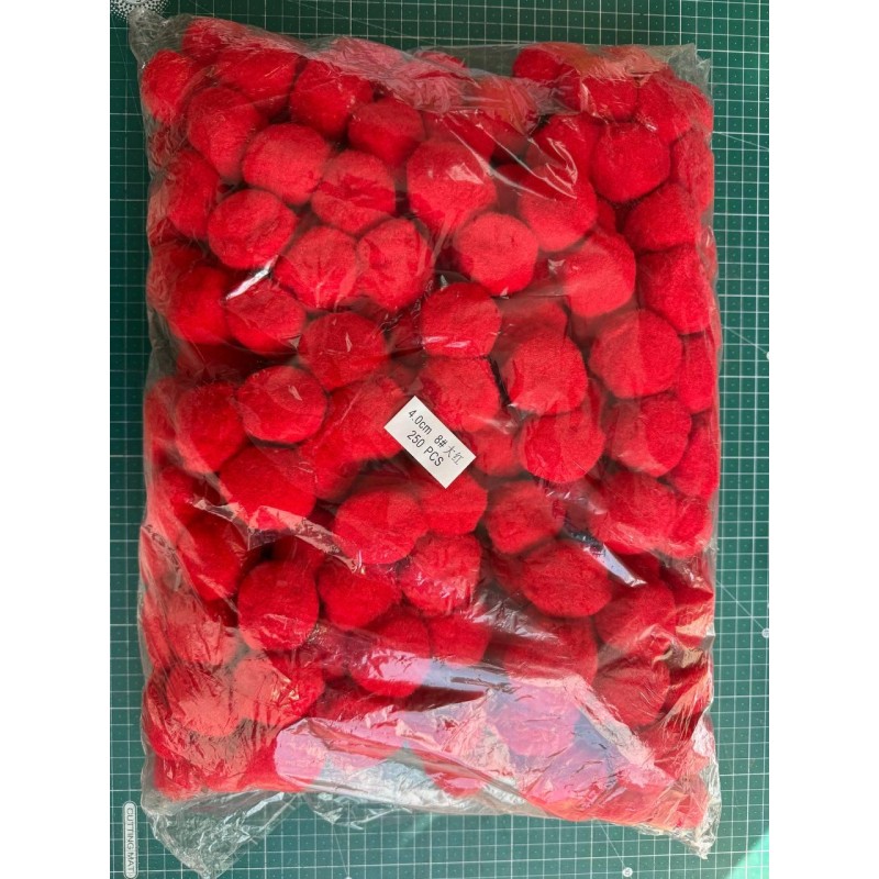 Помпоны нейлоновые "  4 см "   ,красные   250 шт