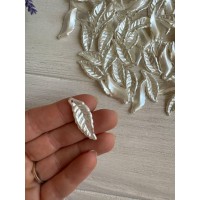 Подвеска  " Листочек № 2   "  молочный     25 грам