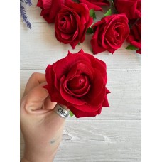 Розы Бархатные ,  красные      упаковка  10 шт
