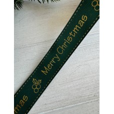 Репс  " Merry Christmas,  снежинки и падуб "  2,5 см темно зеленый       рулон 22.5 метра