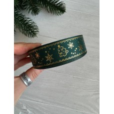 Репс  " Елочки и  снежинки  "  2,5 см темно зеленый       рулон 22.5 метра