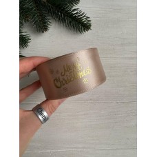 Атлас "  Merry Christmas со снежинками "  4 см  имбирный       рулон 22.5 метра