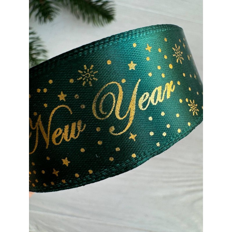 Атлас "Happy new year и снег  "  2,5 см  темно зеленый       рулон 22.5 метра