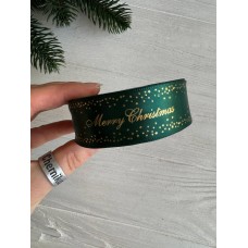 Атлас " Merry Christmas  со звездами  "  2,5 см  темно зеленый       рулон 22.5 метра