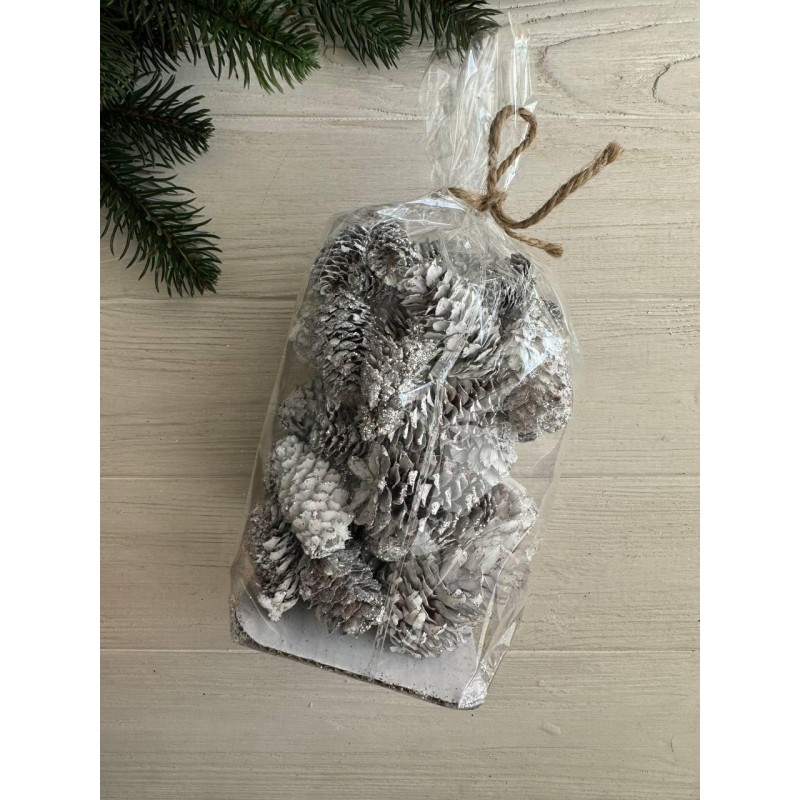 Шишки  еловые ,  белые с серебром  120 грам