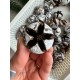 Шишки  раскрытые " С30427 " , натарульные с белым  200 грам