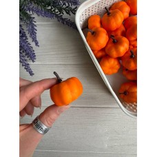 Тыквы  маленькие  , оранжевые    25  шт