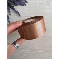 Лента атласная 4 см  рулон   32,5 м ,  светло коричневая  ( код 180 )