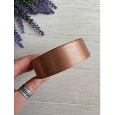 Лента атласная 2,5 см  рулон   32,5 м, светло коричневая ( код 180 )