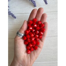 Намистини  "Куб Грановані матові  " 10 мм, червоні  500 грамів