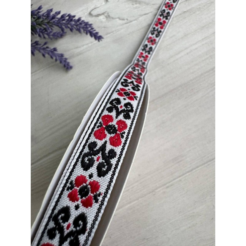 Тасьма жакардова з орнаментом " 19811 "  1.5 см , 22.5 метри