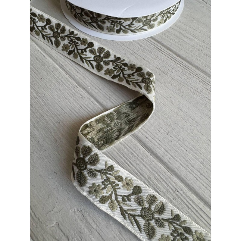 Тасьма жакардова з орнаментом " 19825 "  2,5 см , 22.5 метри