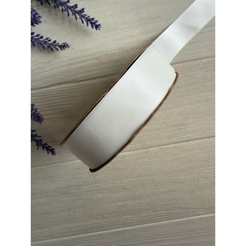 Атлас двохсторонній  2,5 см, молочний 22.5 метри