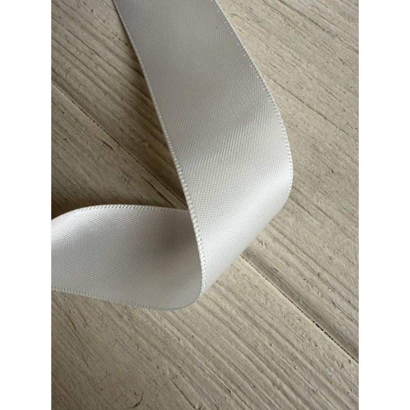 Атлас двохсторонній  2,5 см, молочний 22.5 метри