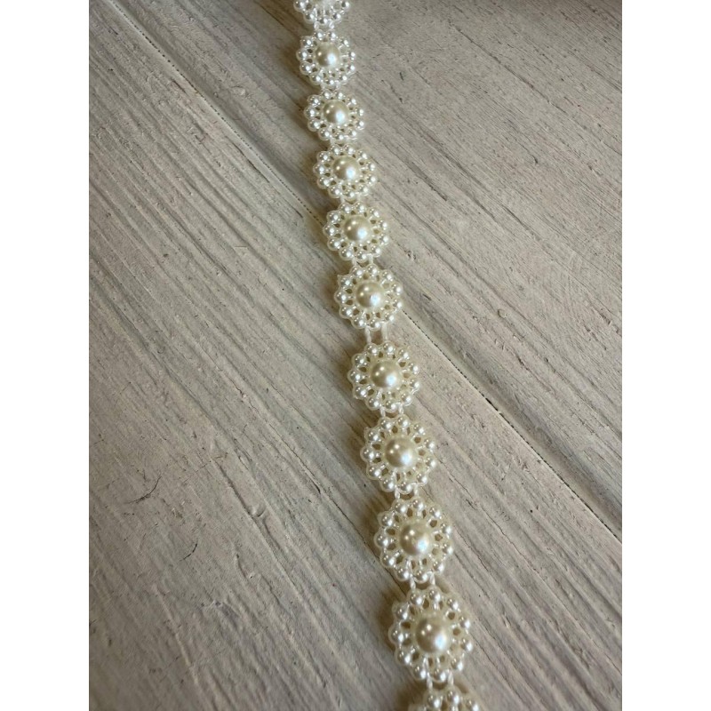 Серединка на нитці " Квіточка "  бежева 25 ярдів