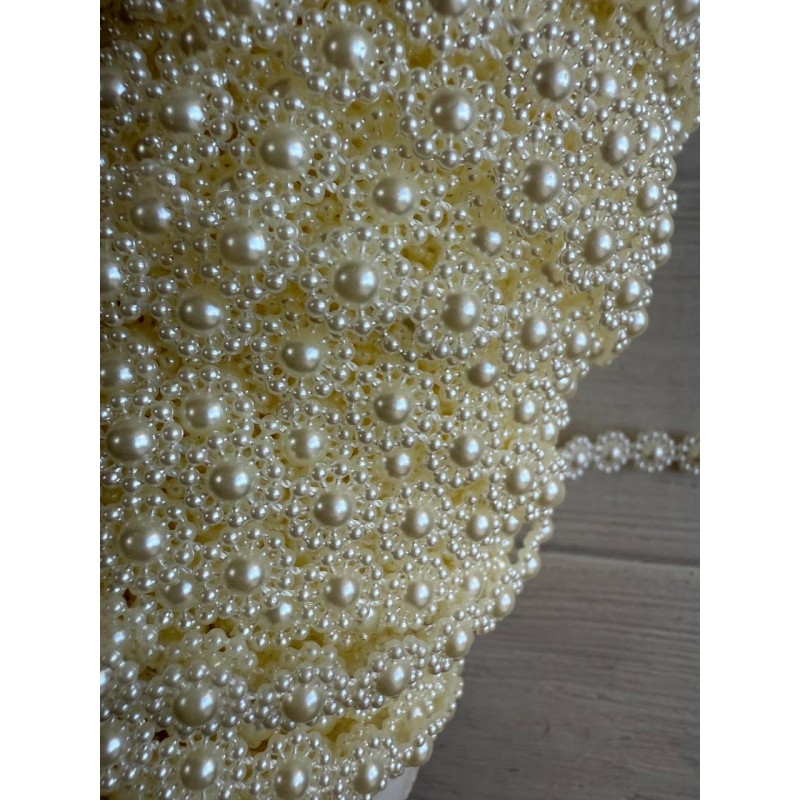 Серединка на нитці " Квіточка "  бежева 25 ярдів