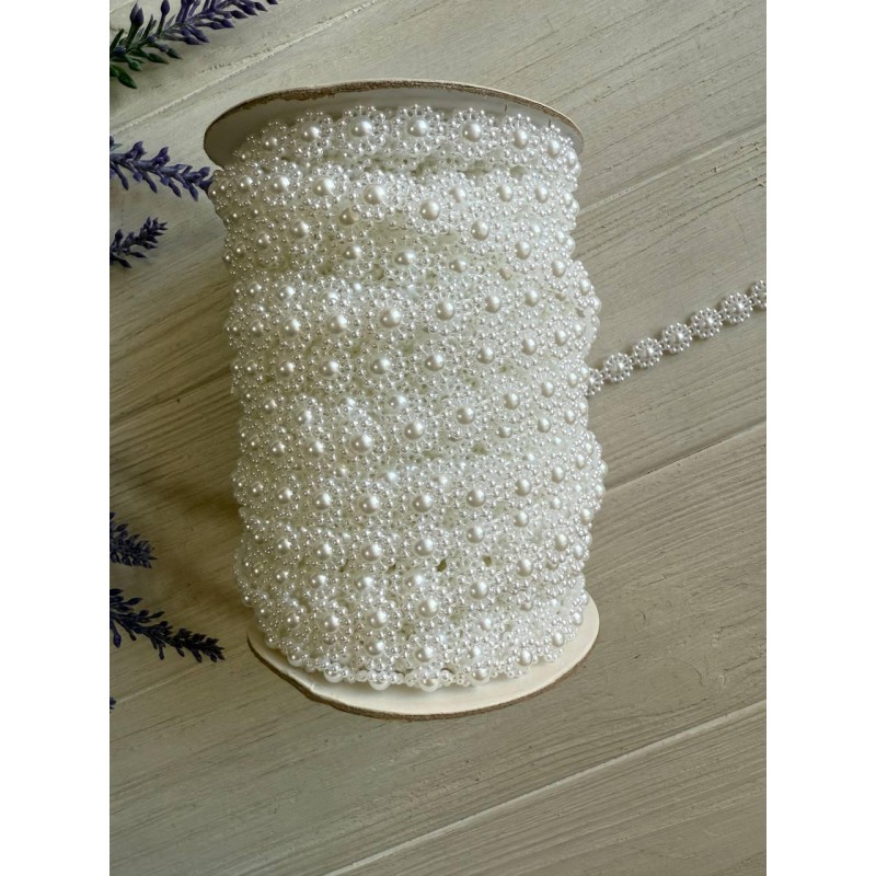 Серединка на нитці " Квіточка "  біла 25 ярдів