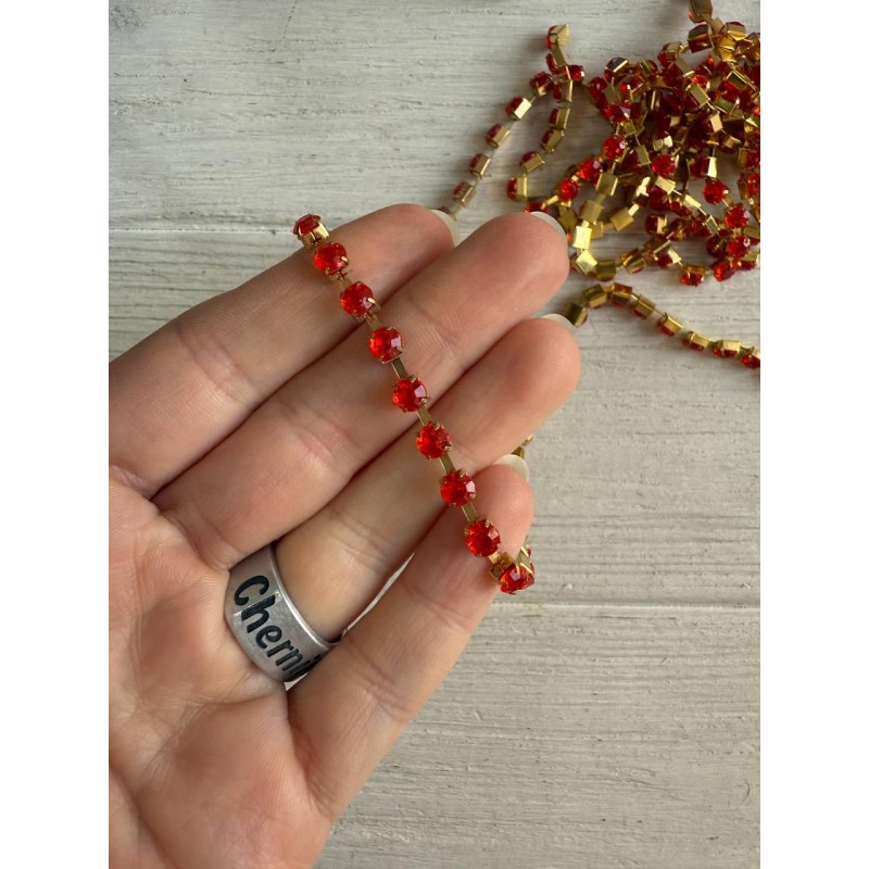 Стразовий ланцюжок 4  мм ,  червоний 1,95 метр