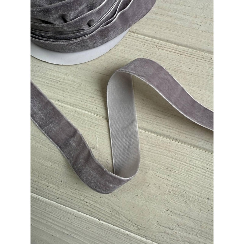 Стрічка оксамитова " 2.5 см " сіро коричневий 45 метрів