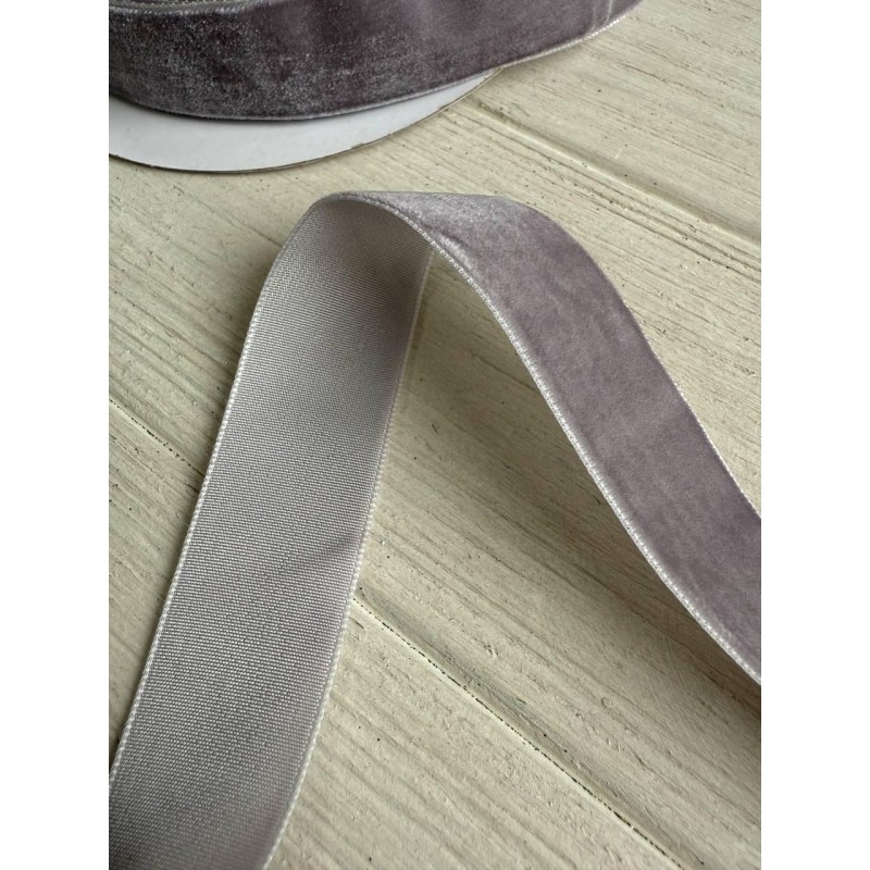 Стрічка оксамитова " 2.5 см " сіро коричневий 45 метрів