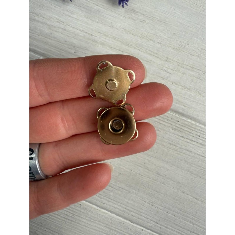 Кнопка магніт   пришивна 14 мм  № 2 ,   золото  1 шт