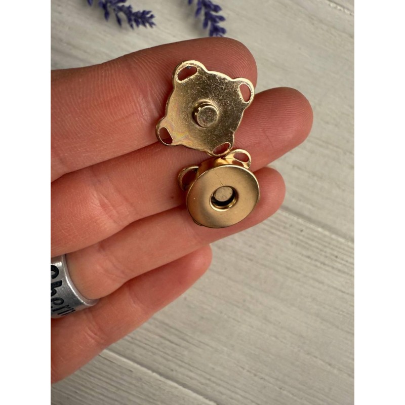 Кнопка магніт   пришивна 14 мм  № 2 ,   золото  1 шт