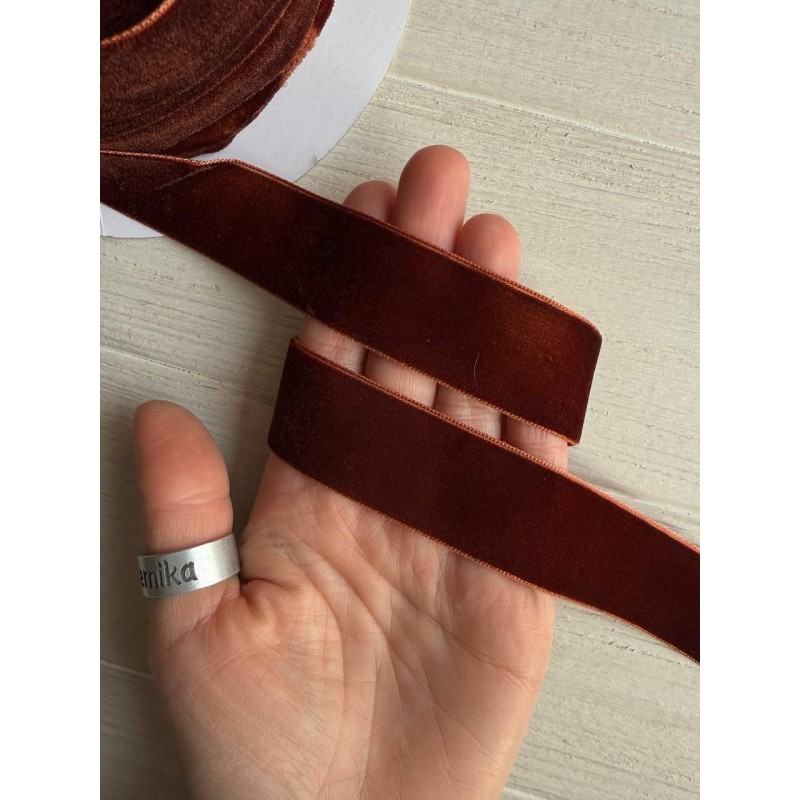 Оксамитова стрічка "2,5 см"  коричнева 45 метрів