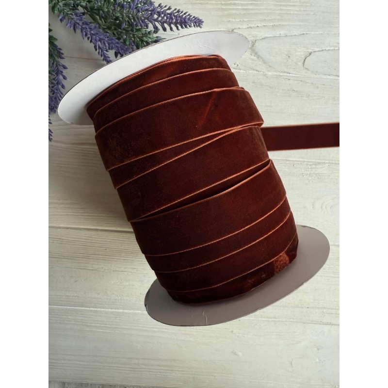 Оксамитова стрічка "2,5 см"  коричнева 45 метрів