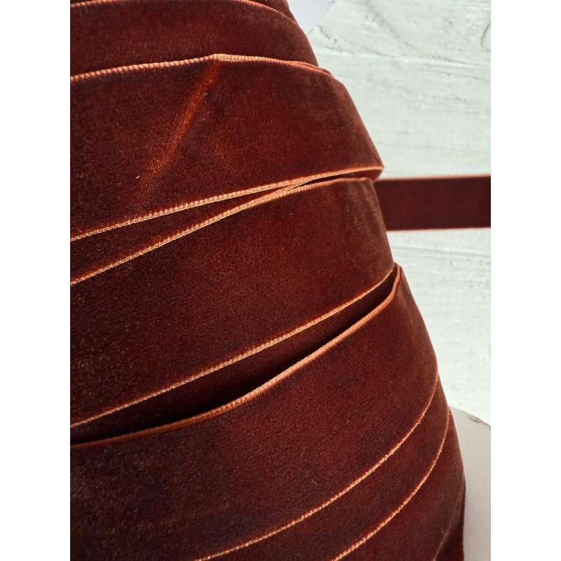 Оксамитова стрічка "2,5 см"  коричнева 45 метрів