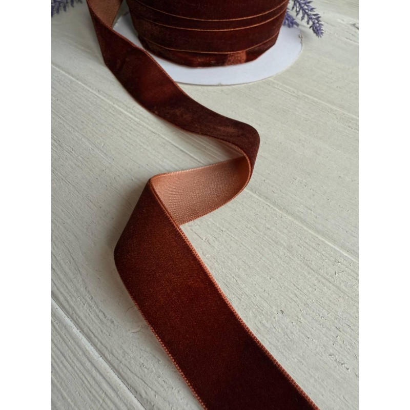 Оксамитова стрічка "2,5 см"  коричнева 45 метрів