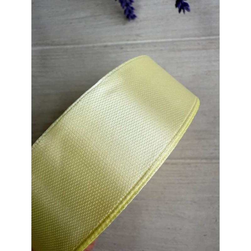 Стрічка атласна 2,5 см рулон 32,5 метра  лимонна код 02