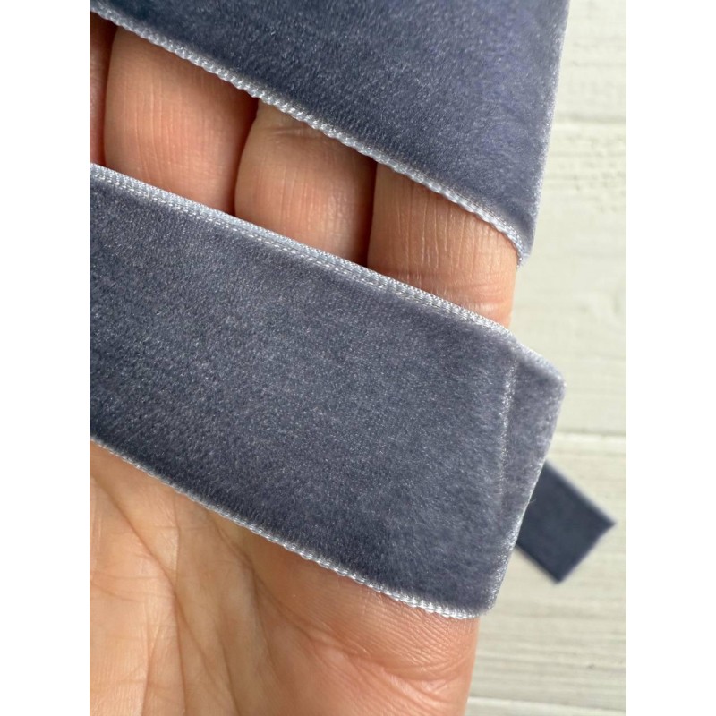 Стрічка оксамитова " 2.5 см " сіра 45 метрів