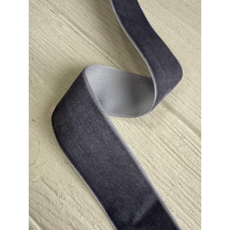 Стрічка оксамитова " 2.5 см " сіра 45 метрів