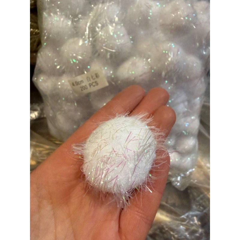 Помпони нейлонові " 4 см , білі  з  люрексом 500 шт