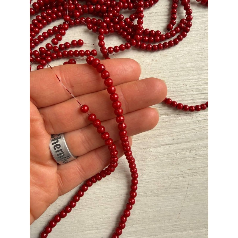 Намистини скляні 4 мм темно червоні нитка