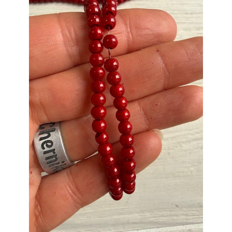 Намистини скляні 4 мм темно червоні нитка