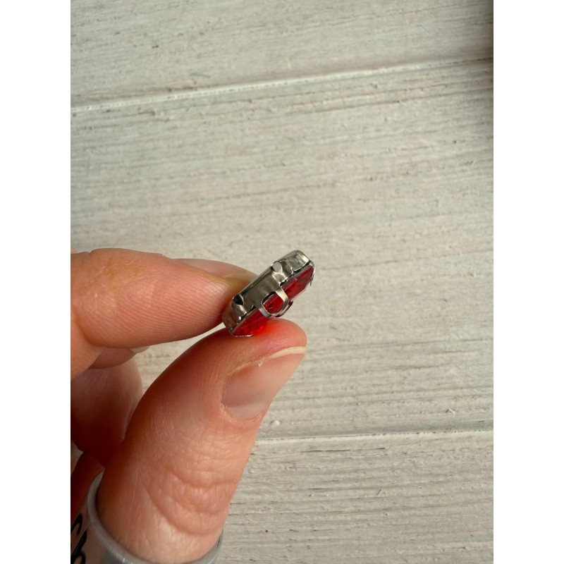 Стрази в цапах пришивні прямокутні 14*10 мм, червоні 10 шт