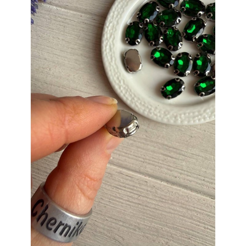 Стрази в цапах пришивні Овал 14*10 мм темно зелені  10 шт