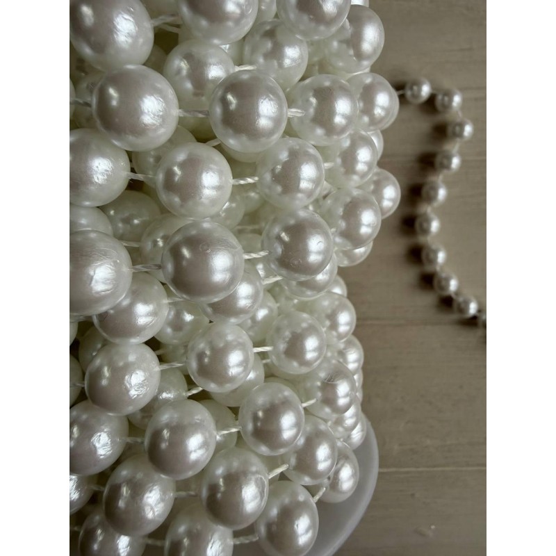Намистини на нитці " 12 мм " теплий білйі котушка 7 метрів
