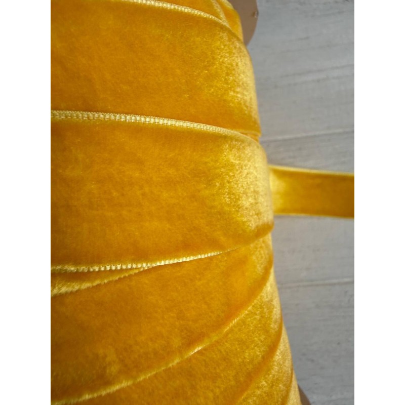 Стрічка оксамитова " 2.5 см" жовтогаряча 45 метрів