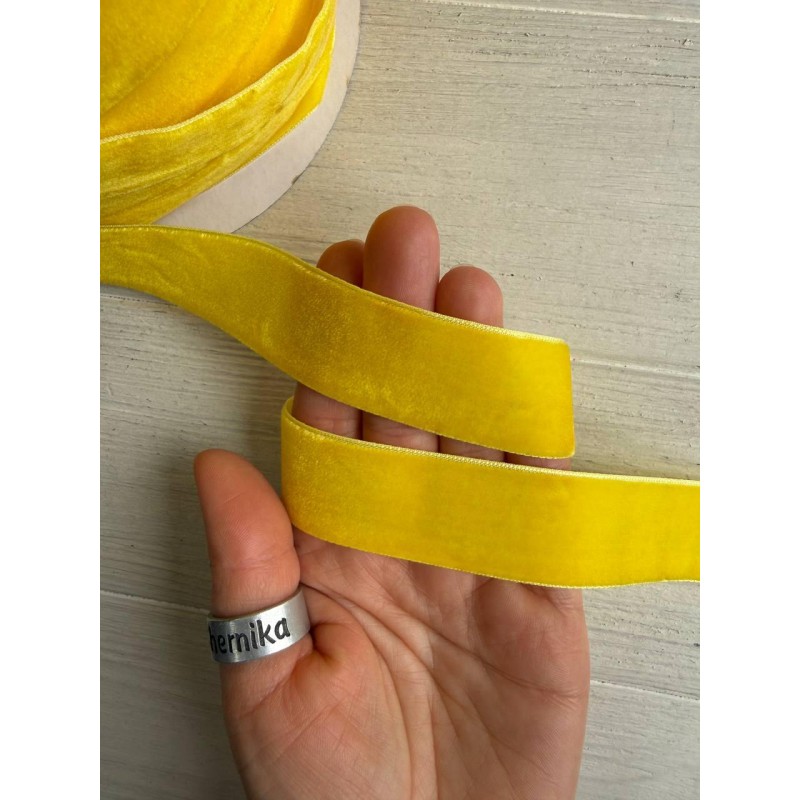 Стрічка оксамитова " 2.5  см" жовта 45 метрів