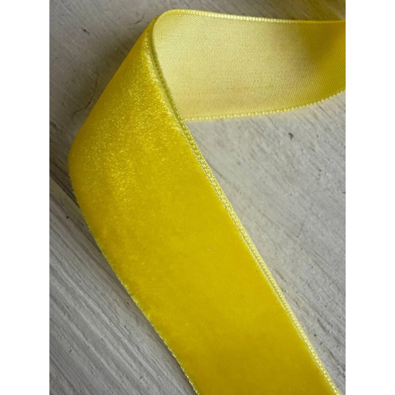 Стрічка оксамитова " 2.5  см" жовта 45 метрів