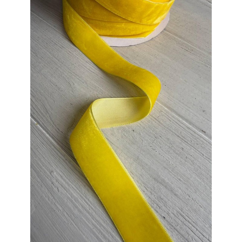 Стрічка оксамитова " 2.5  см" жовта 45 метрів