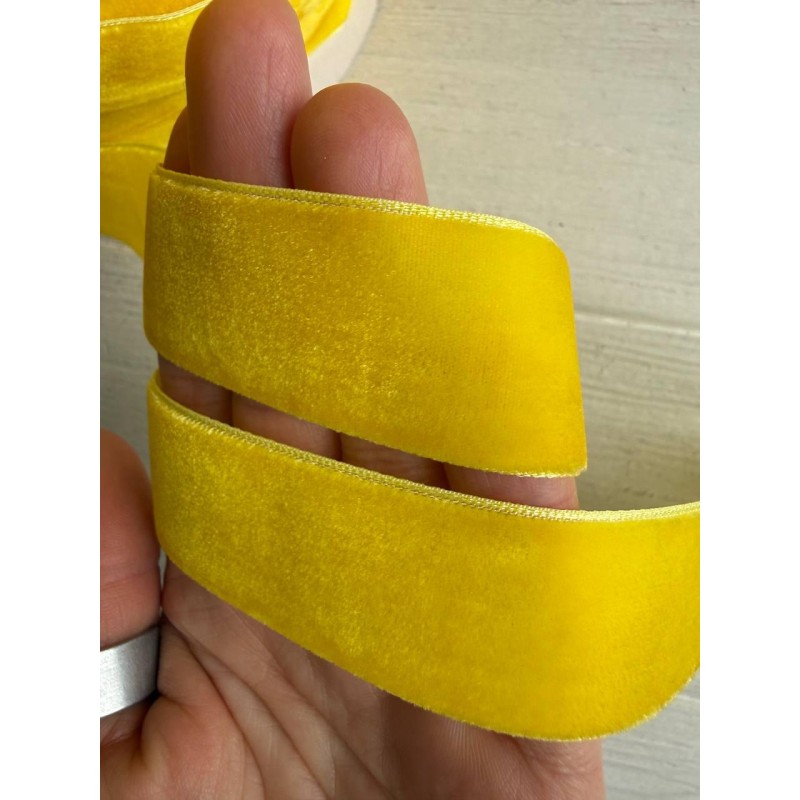 Стрічка оксамитова " 2.5  см" жовта 45 метрів