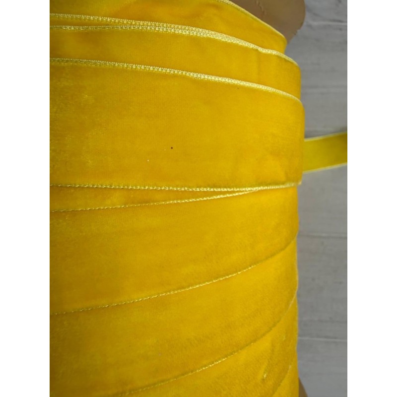 Стрічка оксамитова " 2.5  см" жовта 45 метрів