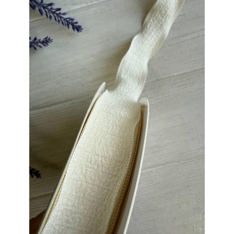 Лента  2,5 см " Волна " молочная 9 метров